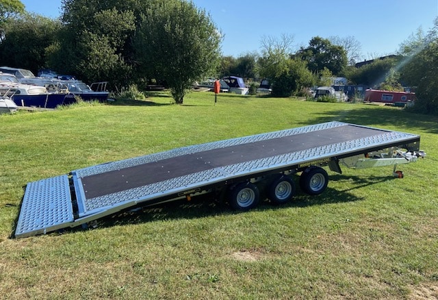 Woodford Auto Cruiser with Tilt and Full width ramp ( 18' x 7'3 / 550cm x 220cm )